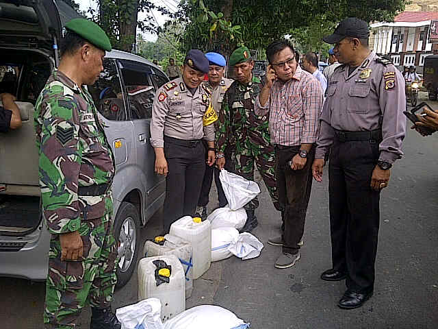 Polisi Amankan 350 Liter 'Cap Tikus' dan Sajam